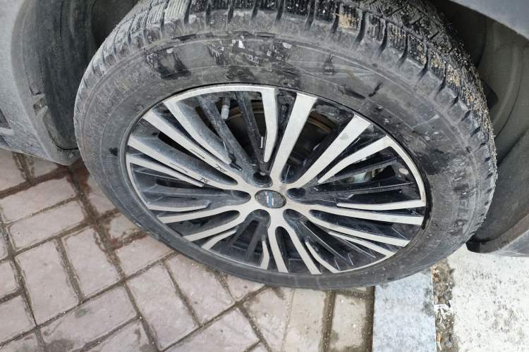 Used CHANGAN OSHAN X7 2021 1.5T Automatic Luxury Model Right Front Wheel Hub