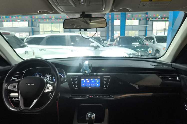 Used CHANGAN OSHAN X7 2021 1.5T Manual Luxury Version Center Console