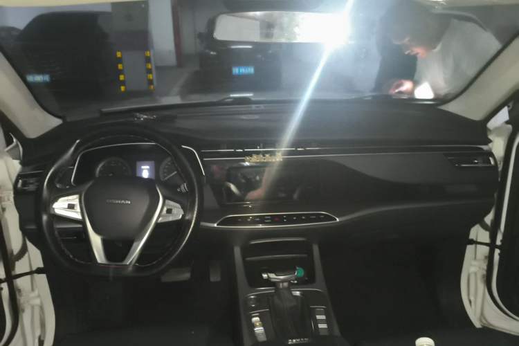 Used CHANGAN OSHAN X7 2021 1.5T Automatic Luxury Version Center Console