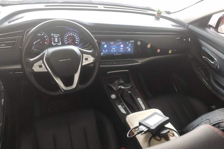 Used CHANGAN OSHAN X7 2021 1.5T Automatic Luxury Version Center Console