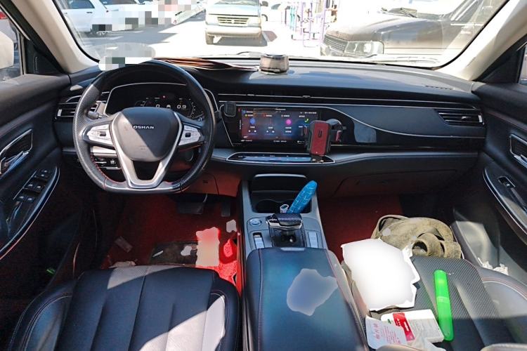 Used CHANGAN OSHAN X7 2021 1.5T Space Freedom Edition with Automatic Parking and Facial Recognition Center Console