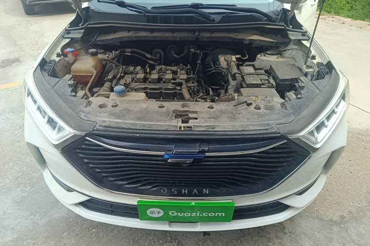 Used CHANGAN OSHAN X7 2021 1.5T Manual Luxury Version Engine Bay