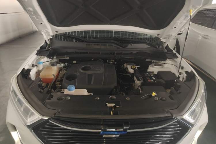 Used CHANGAN OSHAN X7 2021 1.5T Manual Luxury Version Engine Bay