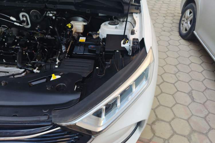 Used CHANGAN OSHAN X7 2021 1.5T Automatic Elite Edition Engine Bay Left