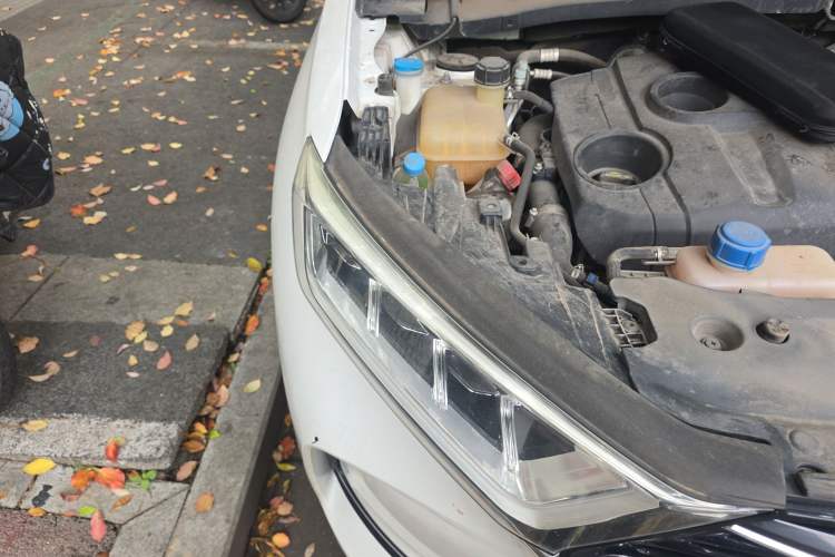 Used CHANGAN OSHAN X7 2021 1.5T Manual Comfort Model Engine Bay Right