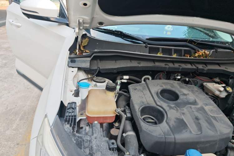 Used CHANGAN OSHAN X7 2021 1.5T Automatic Luxury Model Engine Bay Right