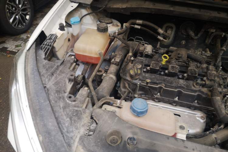 Used CHANGAN OSHAN X7 2021 1.5T Automatic Elite Edition Engine Bay Right