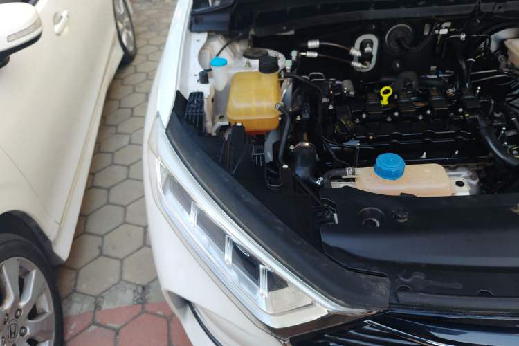 Used CHANGAN OSHAN X7 2021 1.5T Automatic Elite Edition Engine Bay Right