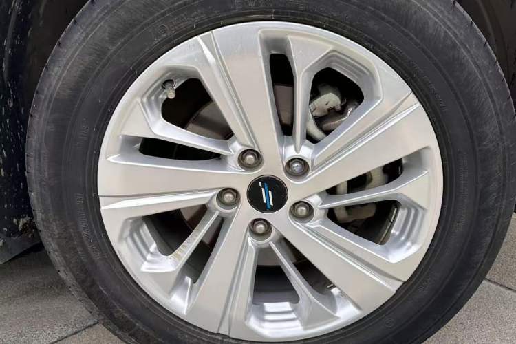 Used CHANGAN OSHAN X7 2021 1.5T Manual Comfort Model Exterior 10