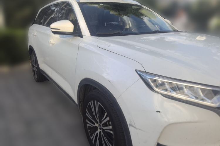 Used CHANGAN OSHAN X7 2021 1.5T Automatic Luxury Model Front Right 45 Deg