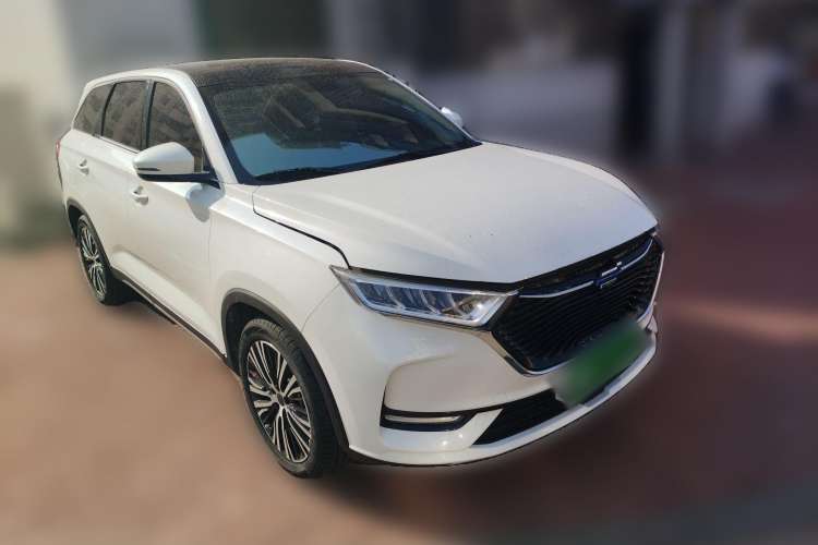 Used CHANGAN OSHAN X7 2021 1.5T Automatic Luxury Version Front Right 45 Deg