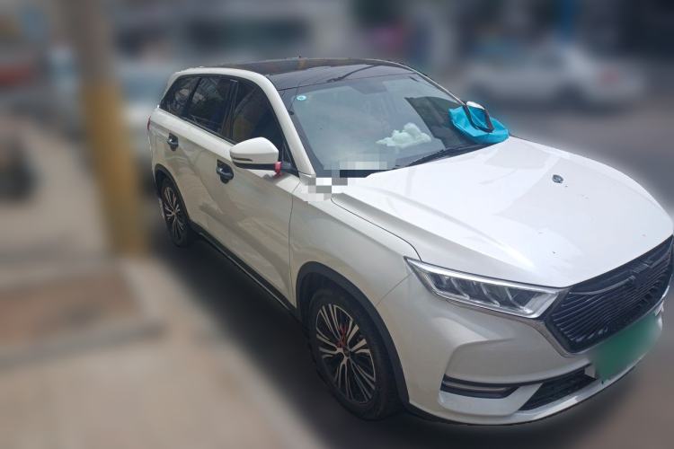 Used CHANGAN OSHAN X7 2021 1.5T Automatic Luxury Version Front Right 45 Deg