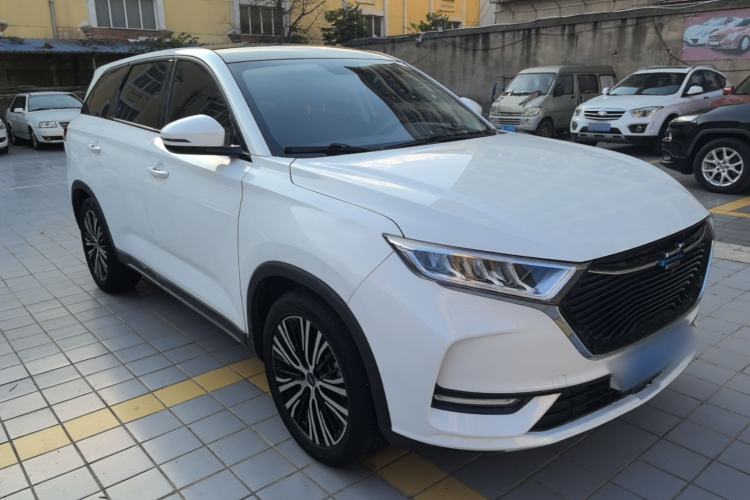 Used CHANGAN OSHAN X7 2021 1.5T Automatic Luxury Version Front Right 45 Deg