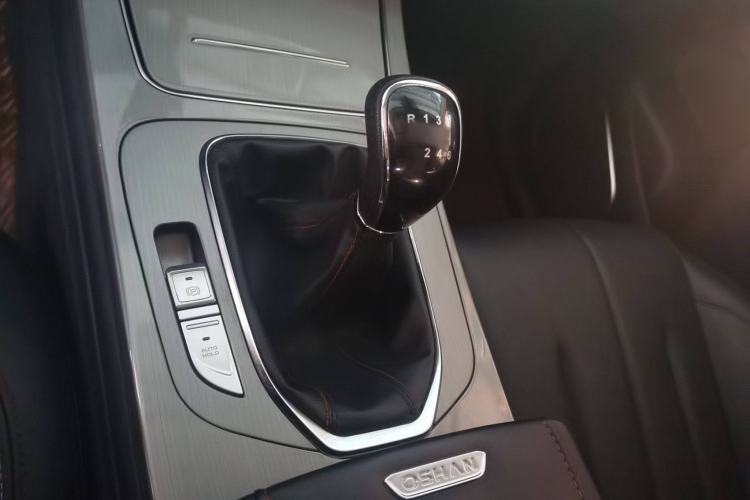 Used CHANGAN OSHAN X7 2021 1.5T Manual Luxury Version Gear Lever
