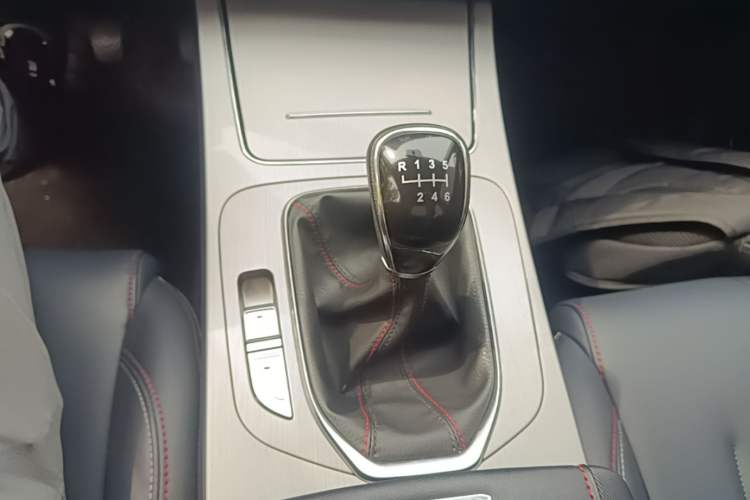 Used CHANGAN OSHAN X7 2021 1.5T Manual Luxury Version Gear Lever