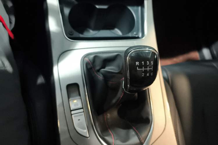 Used CHANGAN OSHAN X7 2021 1.5T Manual Luxury Version Gear Lever