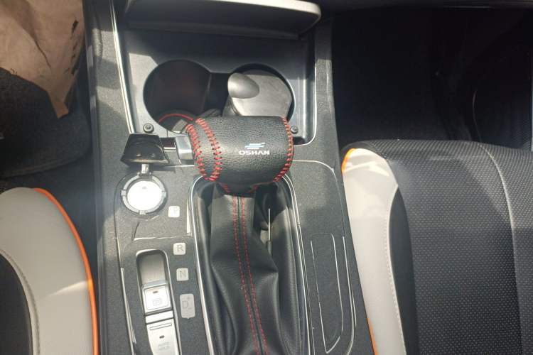 Used CHANGAN OSHAN X7 2021 1.5T Automatic Luxury Version Gear Lever