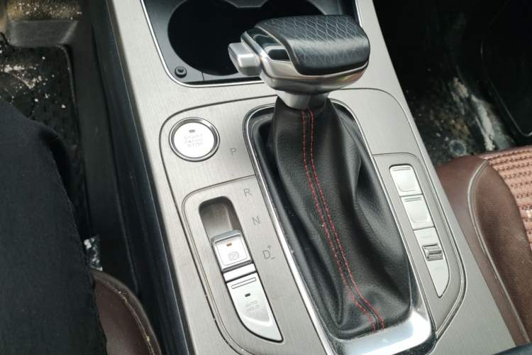 Used CHANGAN OSHAN X7 2021 1.5T Automatic Luxury Model Gear Lever