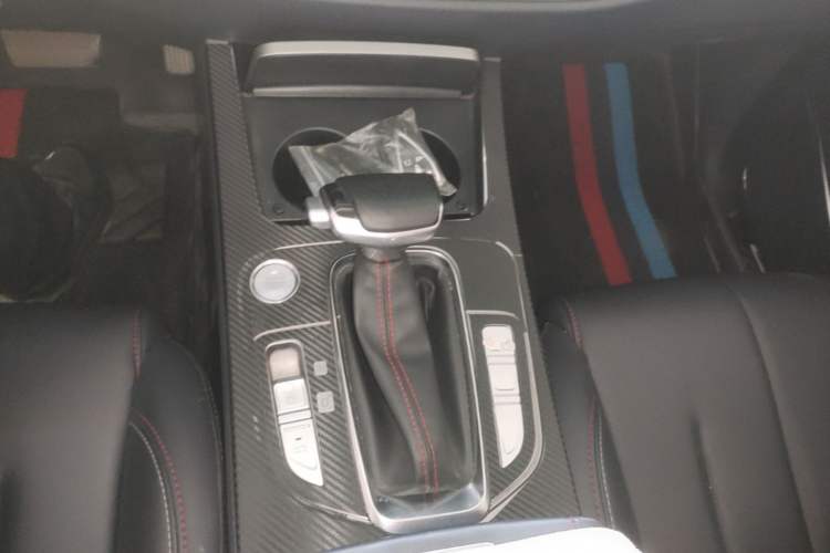 Used CHANGAN OSHAN X7 2021 1.5T Automatic Luxury Version Gear Lever