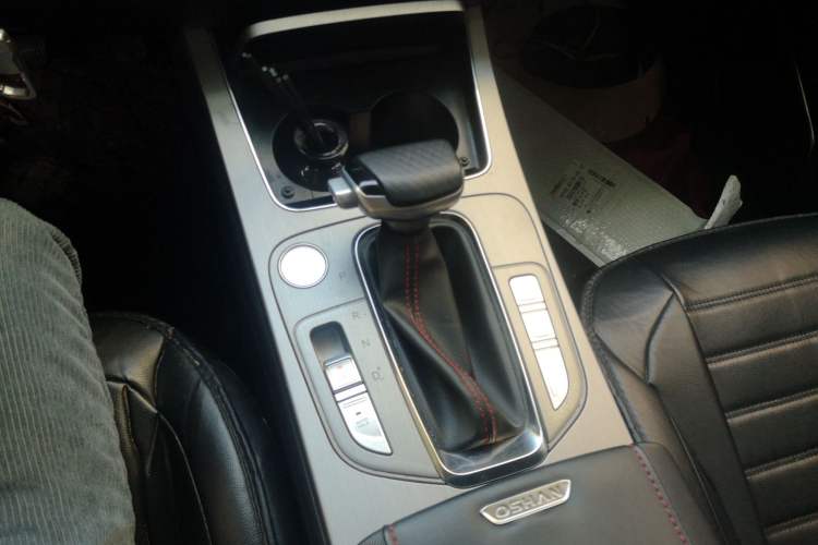 Used CHANGAN OSHAN X7 2021 1.5T Automatic Elite Edition Gear Lever