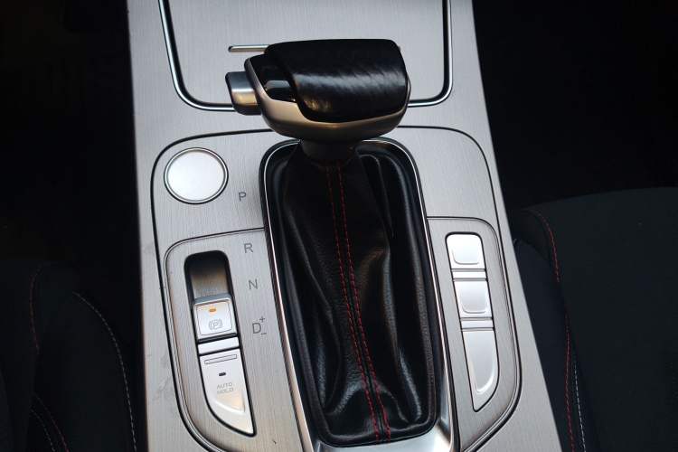 Used CHANGAN OSHAN X7 2021 1.5T Automatic Elite Edition Gear Lever