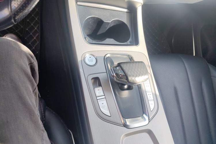 Used CHANGAN OSHAN X7 2021 1.5T Space Freedom Edition with Automatic Parking and Facial Recognition Gear Lever