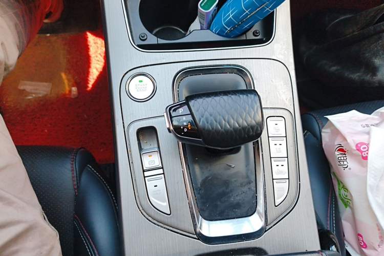 Used CHANGAN OSHAN X7 2021 1.5T Space Freedom Edition with Automatic Parking and Facial Recognition Gear Lever