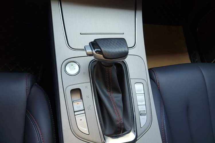 Used CHANGAN OSHAN X7 2021 1.5T Automatic Luxury Model Gear Lever