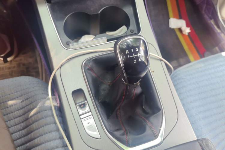 Used CHANGAN OSHAN X7 2021 1.5T Manual Luxury Version Gear Lever