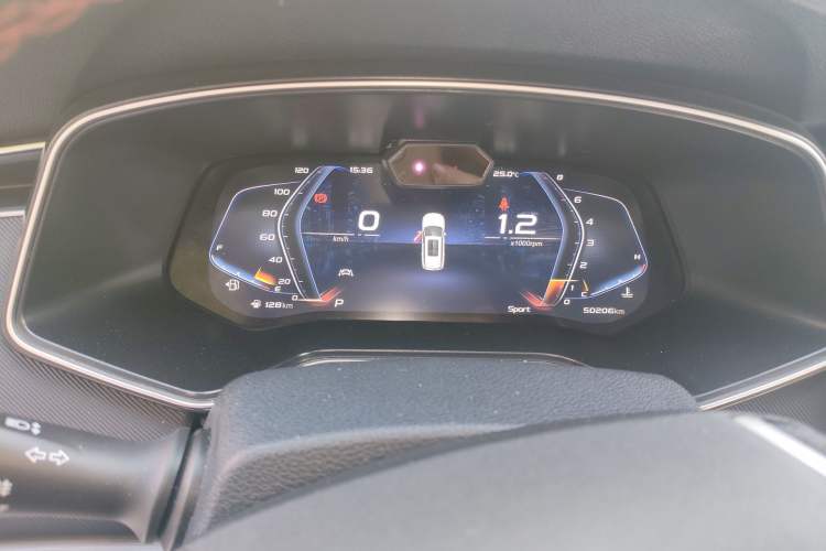 Used CHANGAN OSHAN X7 2021 1.5T Space Freedom Edition with Automatic Parking and Facial Recognition Instrument Cluster
