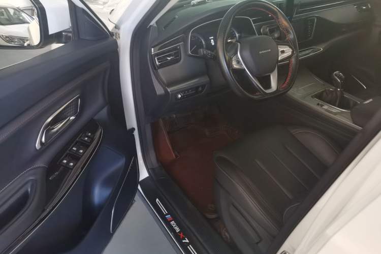 Used CHANGAN OSHAN X7 2021 1.5T Manual Luxury Version Interior 2