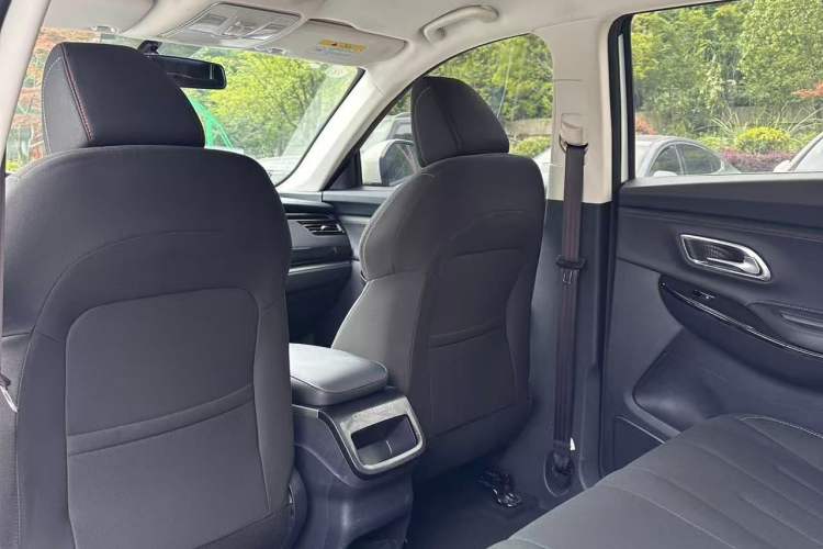 Used CHANGAN OSHAN X7 2021 1.5T Manual Comfort Model Interior 2