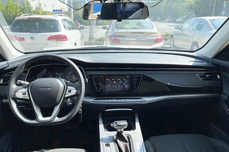 Used CHANGAN OSHAN X7 2021 1.5T Automatic Elite Edition Interior 2