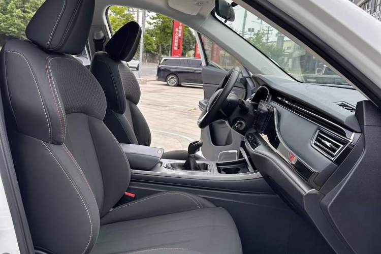 Used CHANGAN OSHAN X7 2021 1.5T Manual Comfort Model Interior 3