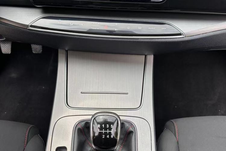 Used CHANGAN OSHAN X7 2021 1.5T Manual Comfort Model Interior 4