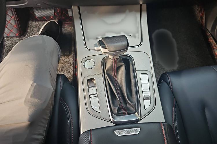 Used CHANGAN OSHAN X7 2021 1.5T Automatic Geeker Edition Interior 6