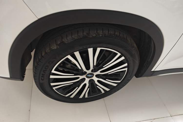 Used CHANGAN OSHAN X7 2021 1.5T Automatic Luxury Version Left Front Wheel Hub