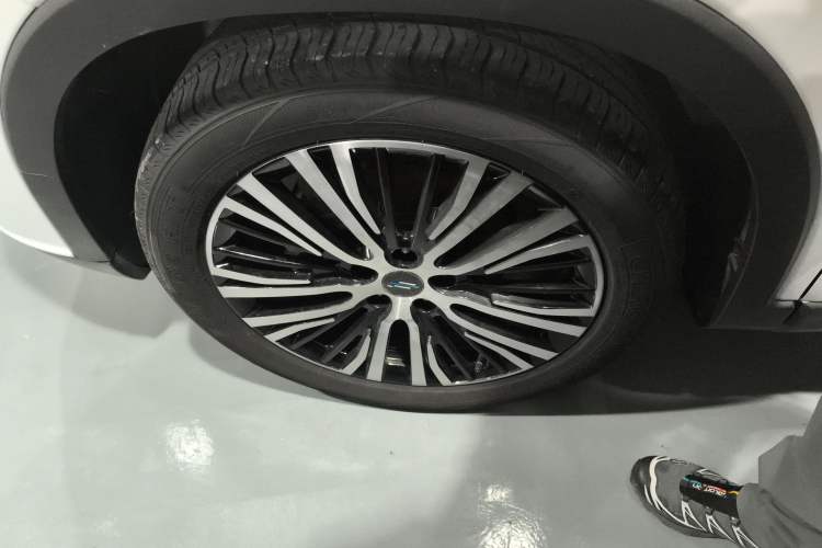 Used CHANGAN OSHAN X7 2021 1.5T Manual Luxury Version Left Front Wheel Hub