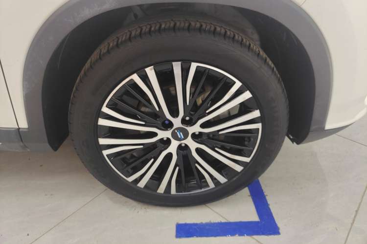 Used CHANGAN OSHAN X7 2021 1.5T Automatic Luxury Model Left Front Wheel Hub