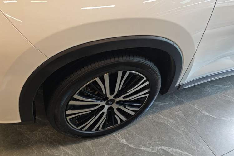 Used CHANGAN OSHAN X7 2021 1.5T Automatic Luxury Model Left Front Wheel Hub
