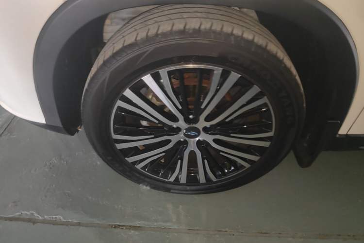 Used CHANGAN OSHAN X7 2021 1.5T Manual Luxury Version Left Front Wheel Hub