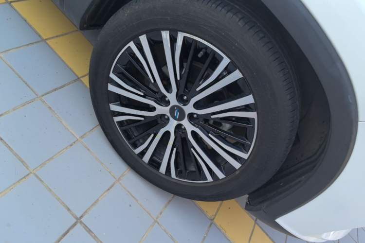 Used CHANGAN OSHAN X7 2021 1.5T Automatic Luxury Version Left Front Wheel Hub