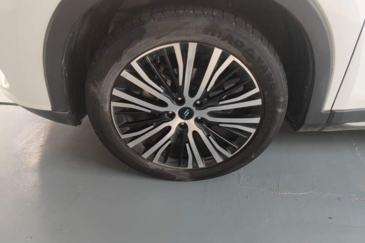 Used CHANGAN OSHAN X7 2021 1.5T Automatic Luxury Model Left Front Wheel Hub
