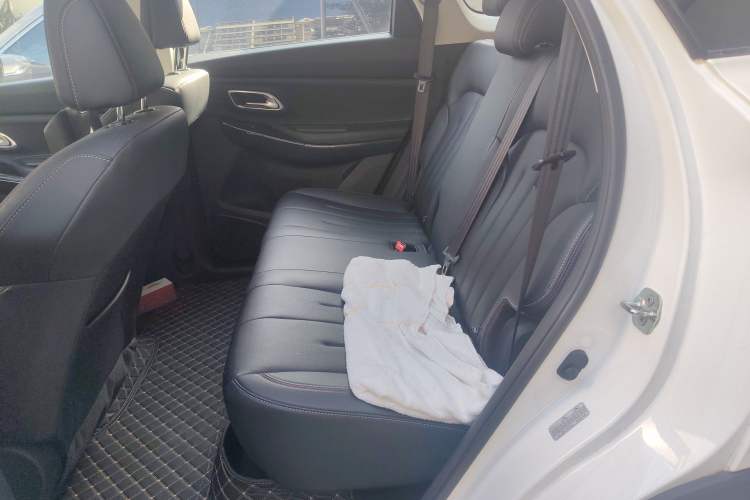 Used CHANGAN OSHAN X7 2021 1.5T Space Freedom Edition with Automatic Parking and Facial Recognition Left Rear Seat