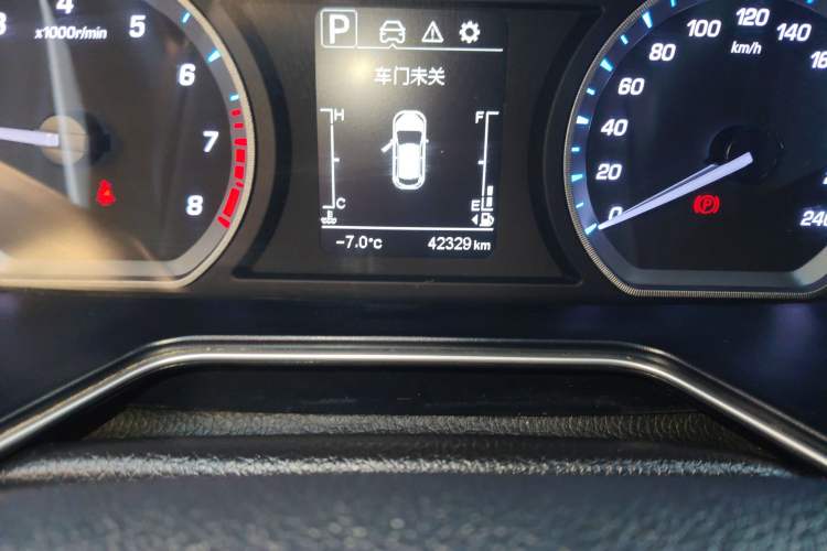 Used CHANGAN OSHAN X7 2021 1.5T Automatic Elite Edition Odometer Close Up