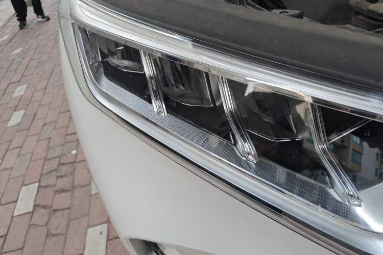 Used CHANGAN OSHAN X7 2021 1.5T Automatic Luxury Model Right Front Headlight