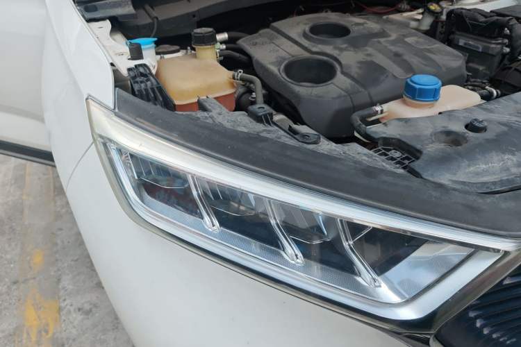 Used CHANGAN OSHAN X7 2021 1.5T Automatic Luxury Model Right Front Headlight