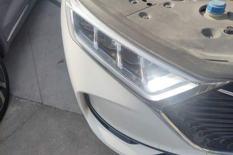Used CHANGAN OSHAN X7 2021 1.5T Space Freedom Edition with Automatic Parking and Facial Recognition Right Front Headlight
