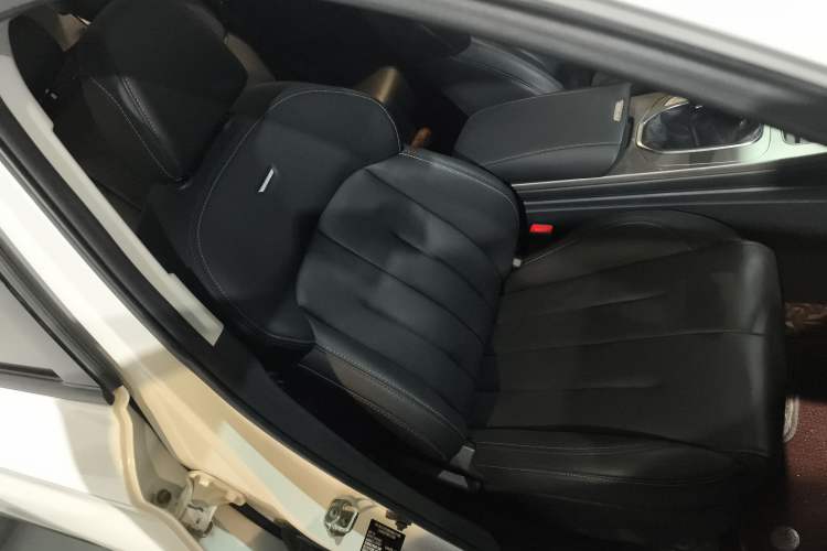 Used CHANGAN OSHAN X7 2021 1.5T Manual Luxury Version Right Front Seat