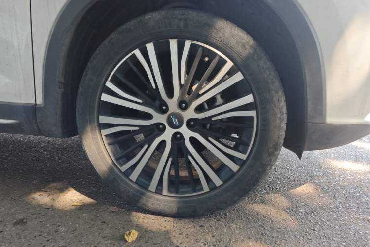 Used CHANGAN OSHAN X7 2021 1.5T Automatic Luxury Model Right Front Wheel Hub